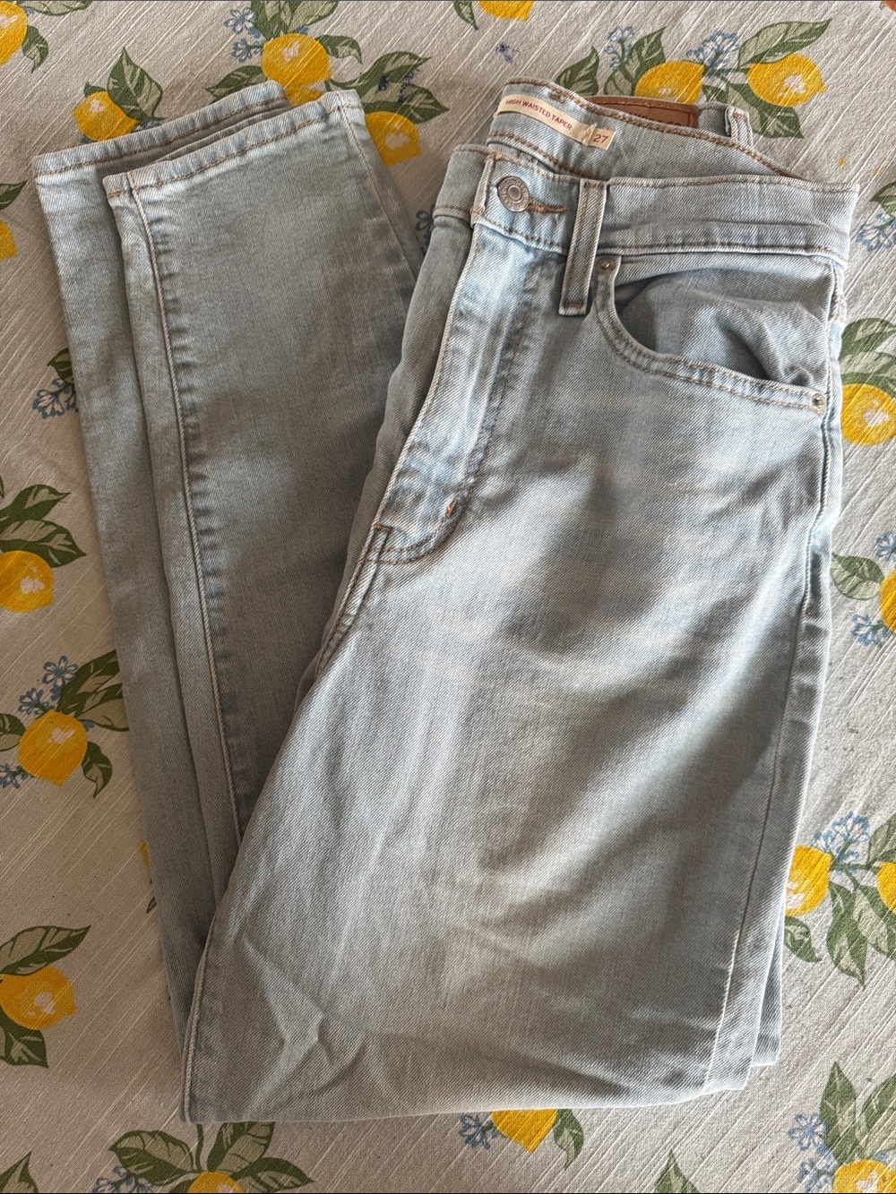 Levi's Light Wash Blue taper fit jeans 27